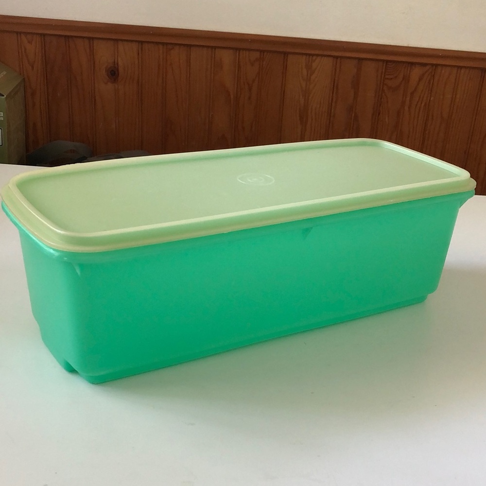 Vintage Tupperware Jadeite Green Celery / Vegetable Keeper (Model 782)